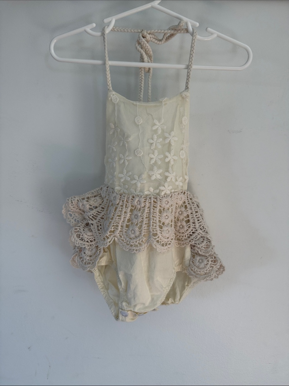 Cream romper 6-12m